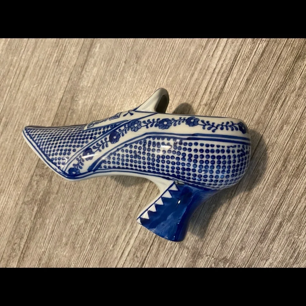 Blue and white decorative shoe the Canton collection is 7 3/4" long x 4 high - Picture 2 of 13